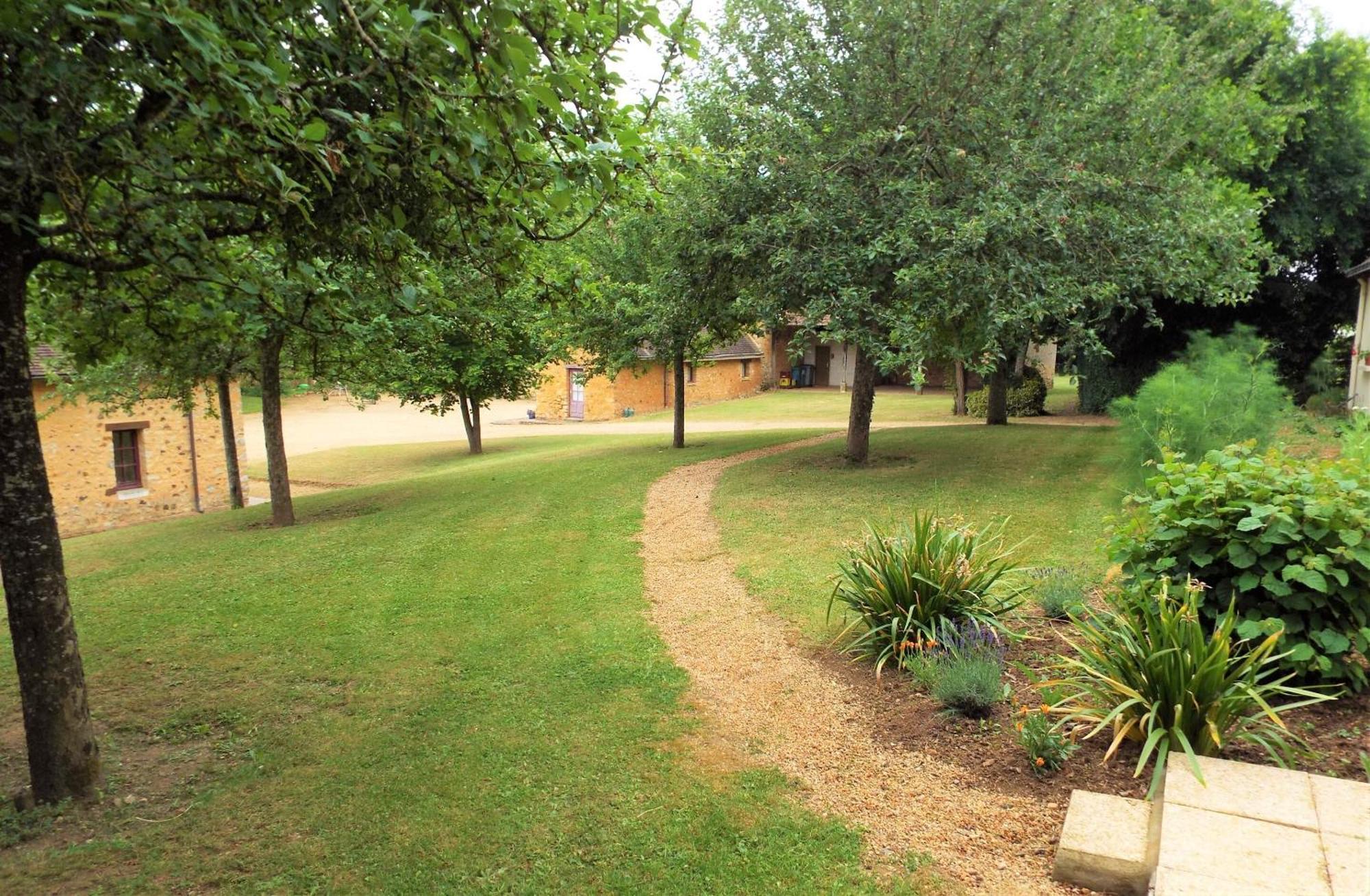 Manoir De La Basse-Cour Bed & Breakfast Asnieres-sur-Vegre Bagian luar foto